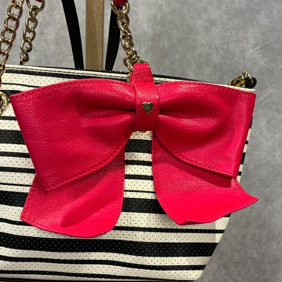 Cute Betsey Johnson Bag - Picture 3 of 11